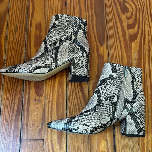 Marc Fisher Snakeskin Leather Ankle Boots Pointed Toe Chunky Heel Booties 7M - Picture 3 of 8